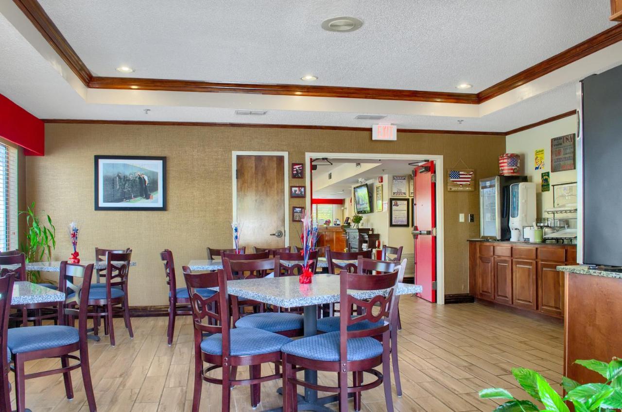 Hometown Inn Thomasville Exterior photo